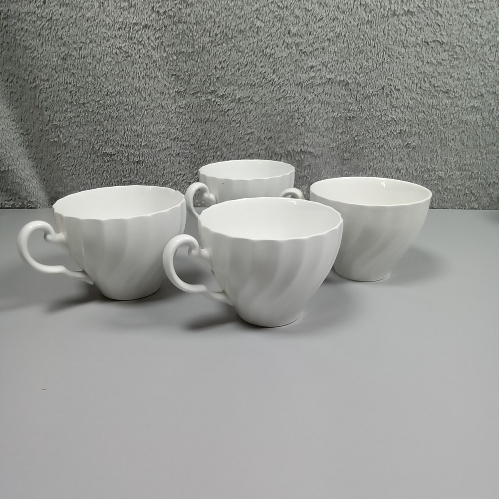 Set of 4 Vintage White Swirl‎ Bone China Teacups Scalloped Rim Made in England